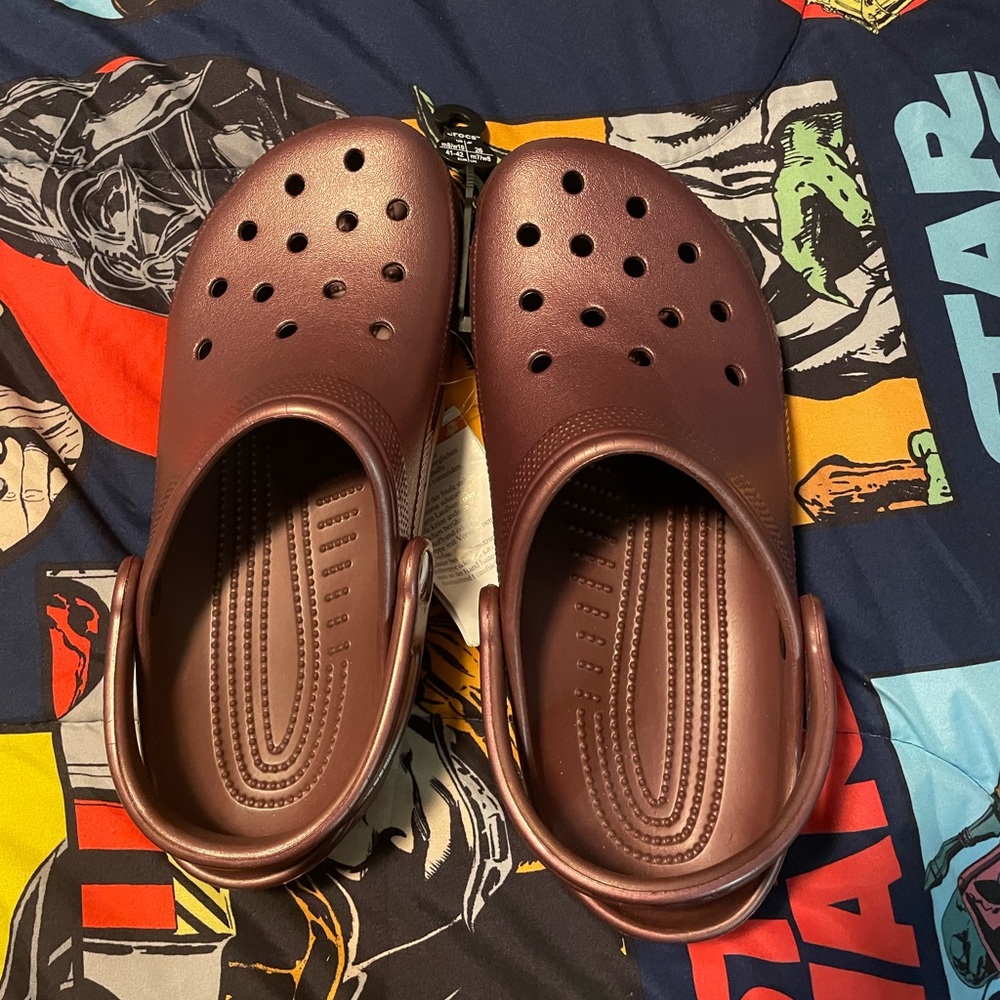 Rare dark red crocs m8w10